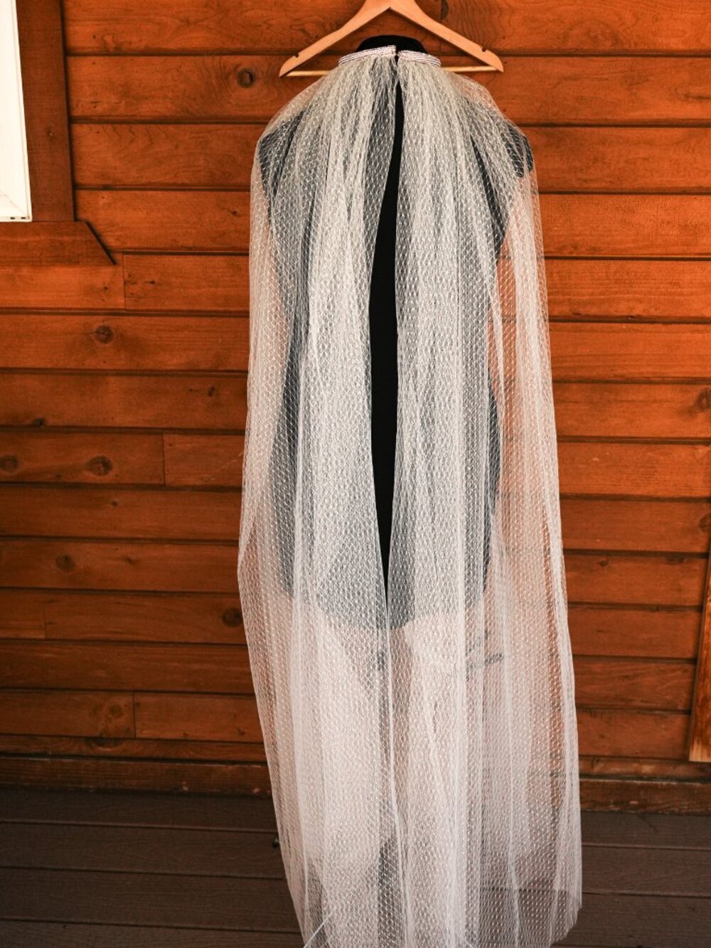 NWT! Monique Lhuillier, Brie Cape - Luxury, sheer Silk White French Dot Tulle - Picture 2 of 9